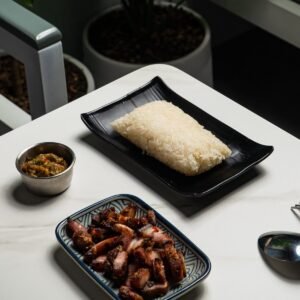 ကောက်ညှင်း + ဝက်ကင် [br] 糯米饭+ 烤肉