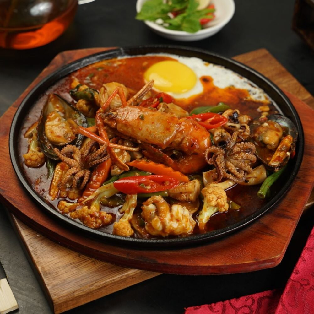 Hot Plate Spicy & Sour Seafood-Main Dish