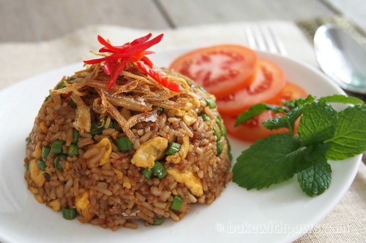 ငပိထမင်းကြော်(ကြက်,ဝက်,အလွတ်)