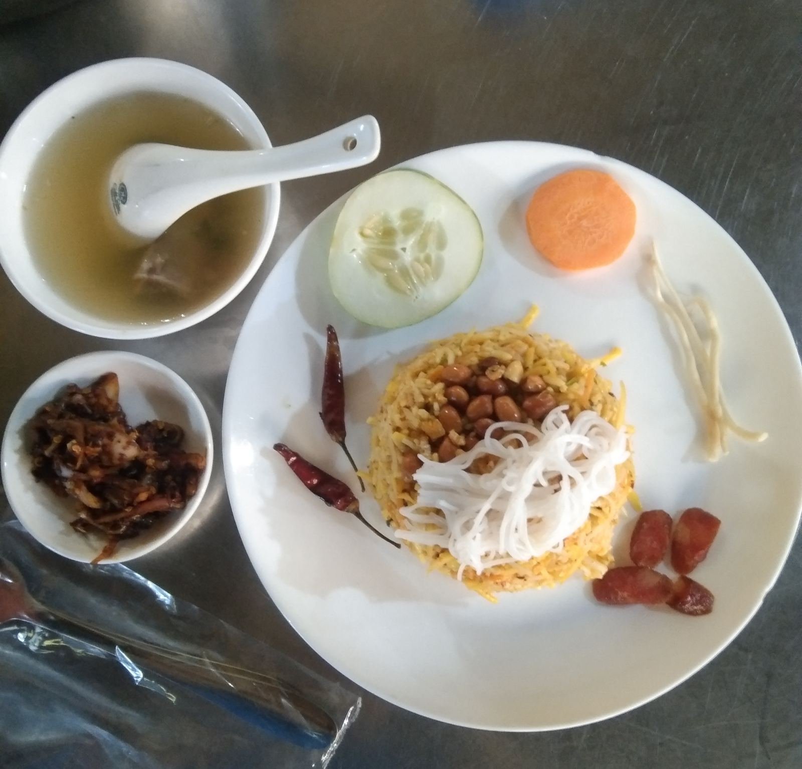 ပြည်ထမင်းသုပ်