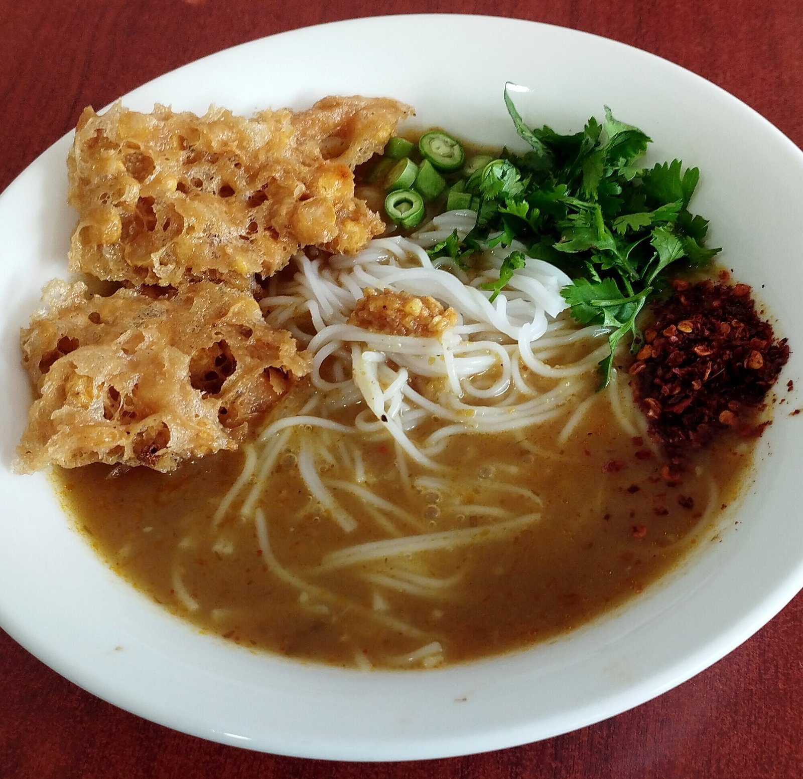 မုန့်ဟင်းခါး နှင့် ပဲကြော်