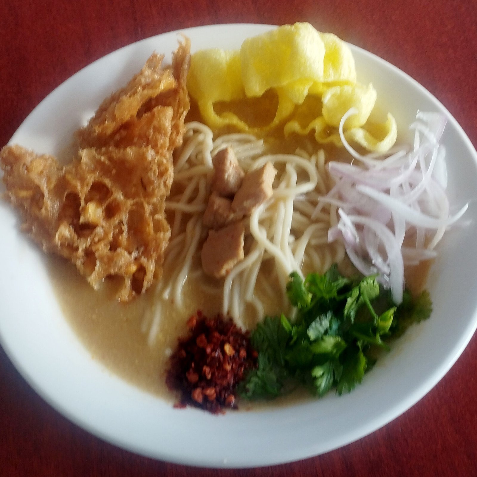 အုန်းနို့ခေါက်ဆွဲ နှင့် ပဲကြော်