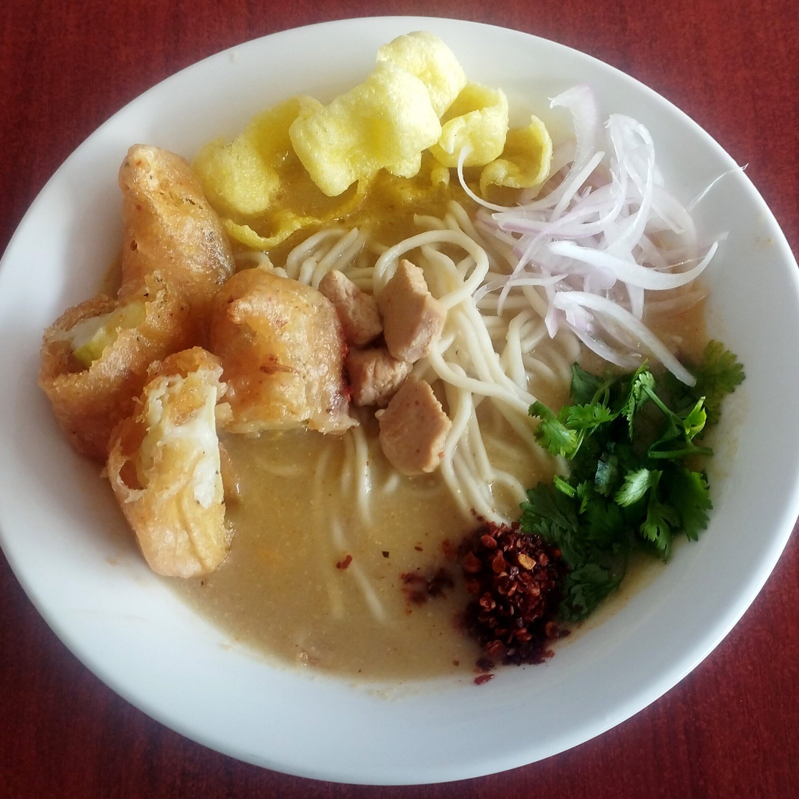 အုန်းနို့ခေါက်ဆွဲ နှင့် ဘူးသီးကြော်