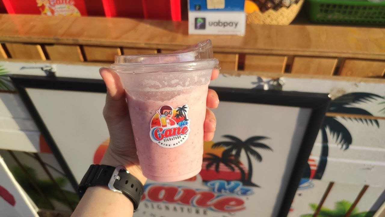 စတော်ဘယ်ရီ ဒိန်ချဥ် (smoothie)