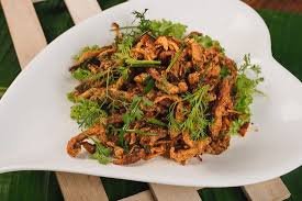 ငါးရှဉ့်ခြောက်စပ်Fried Spicy Eels