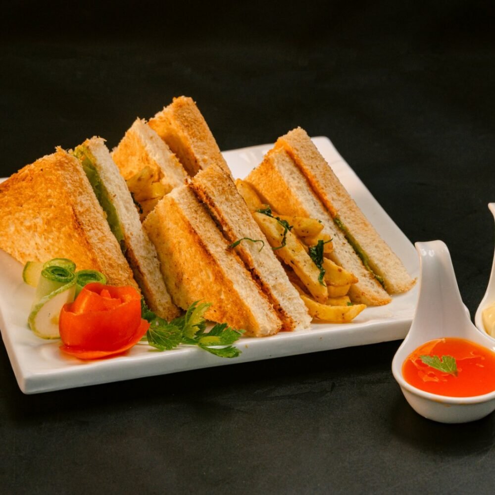 Sandwich (ဆန်းဒဝှစ်ရှ်-ကြက်/ချိစ်)