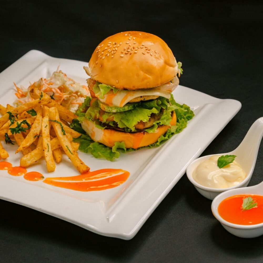 Burger (ဟမ်ဘာဂါ-ကြက်/ဝက်/ချိစ်)