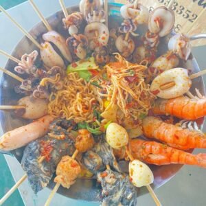 ပင်လယ်စာပွတ်ပွတ်ဆူခေါက်ဆွဲပြုတ်