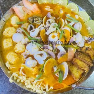 ဇလုံတုံယမ်း ခေါက်ဆွဲပြုတ် (ဝက်ခေါက်ကင်/အသားလုံး/ပင်လယ်စာ)