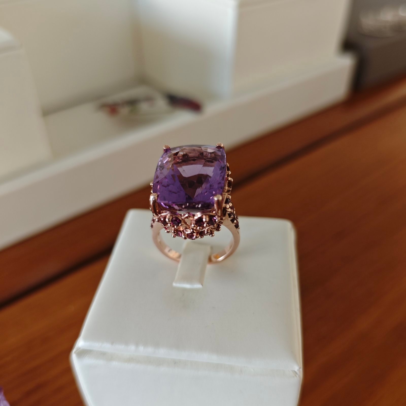Gemstones Amethyst - S 643