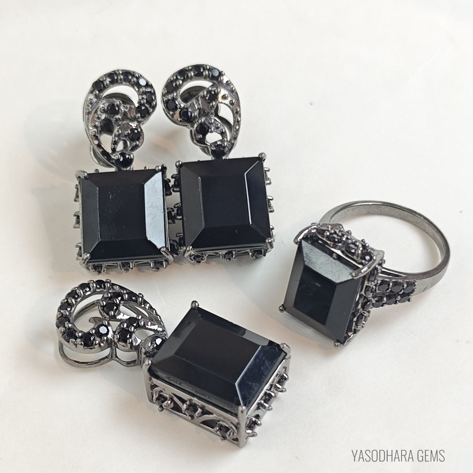 Gemstones Onyx Set - 790