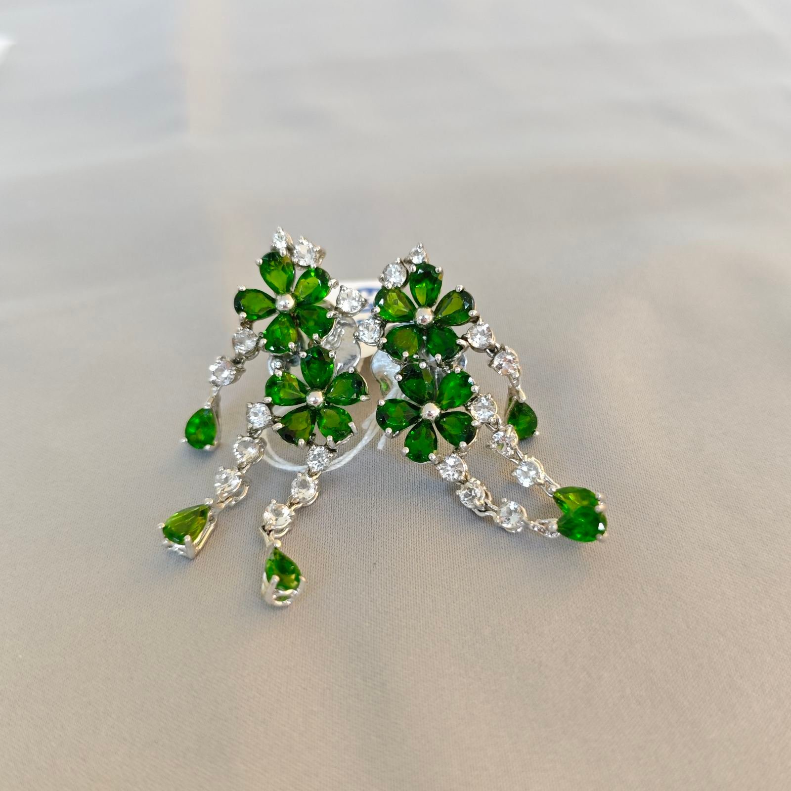 Gemstones Emerald - 795
