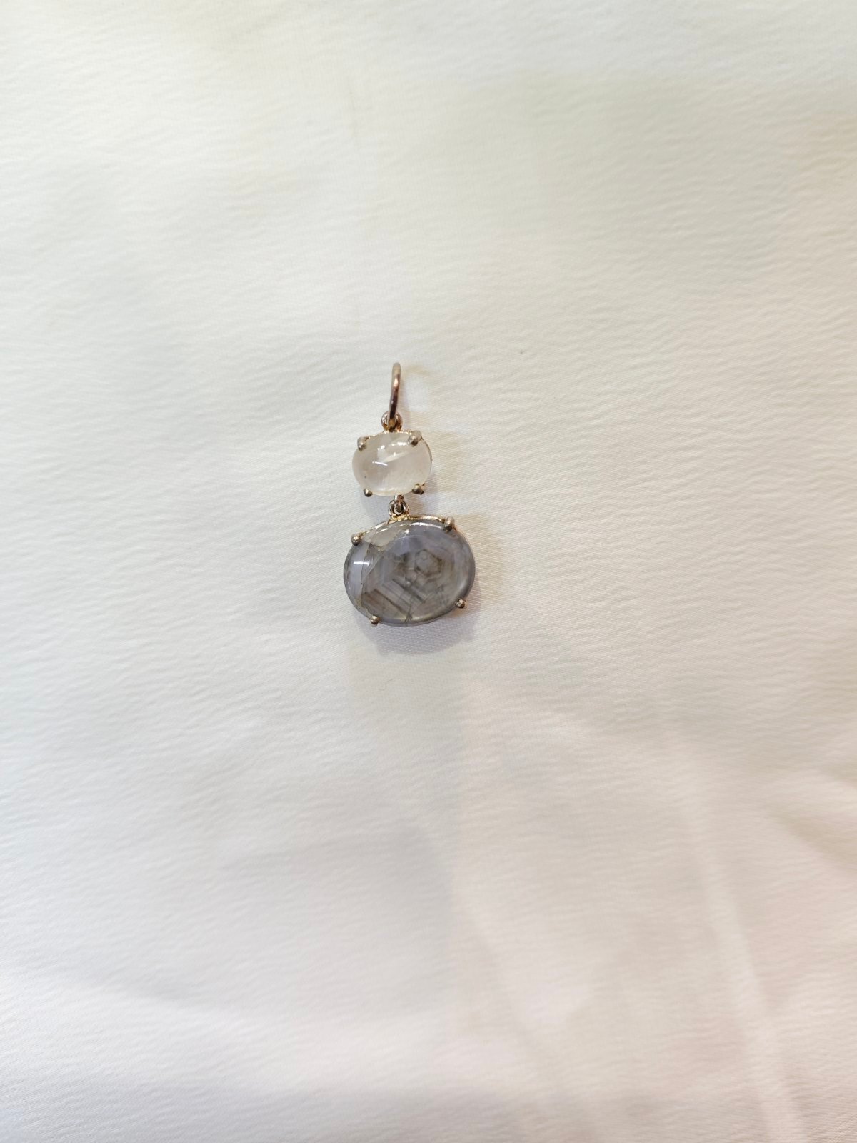 Gemstones Moonstone - S 557