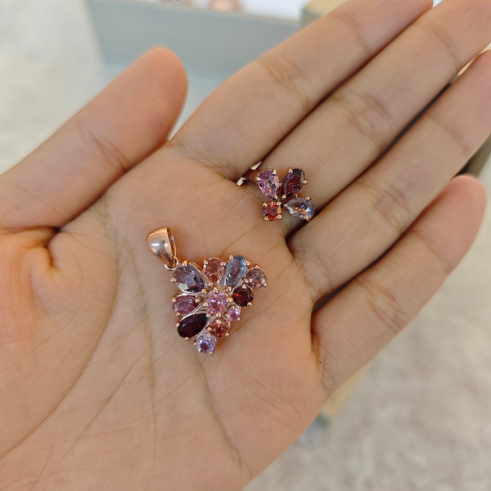Gemstones Spinel - S 609