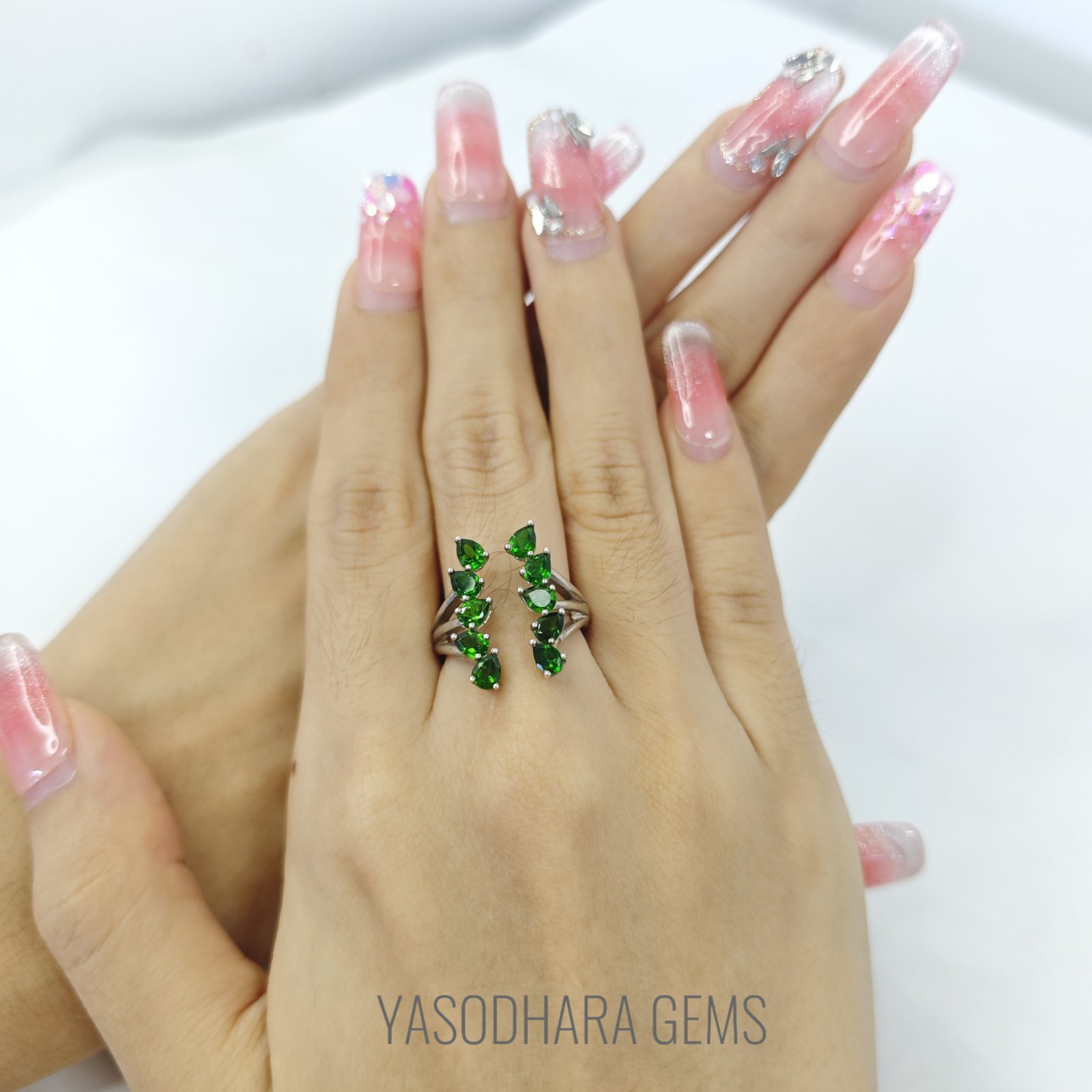 Gemstones Peridot - S 701