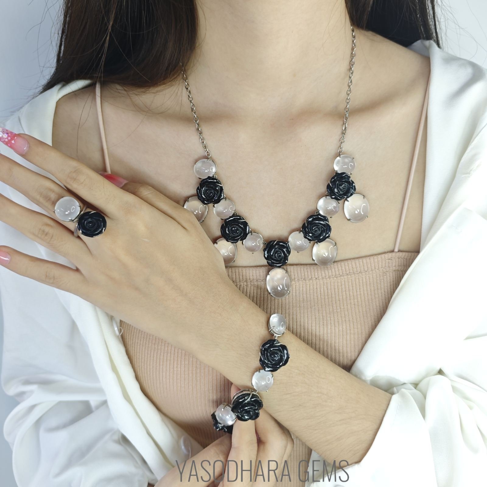 Gemstones Albite, Black Tourmaline - S 736