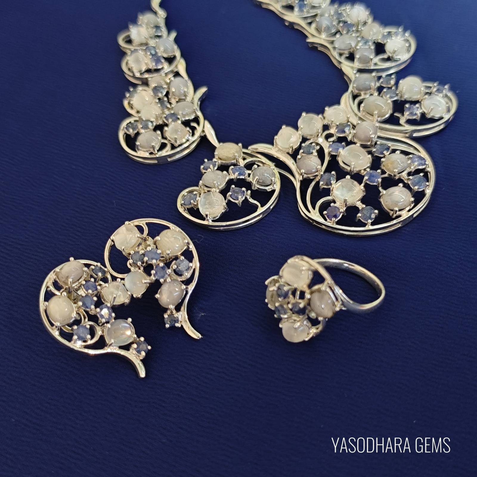 Gemstones Moonstone, Sapphire, Star Sapphire - S 835