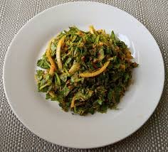 မြင့်ခွာရွက်သုပ်